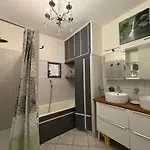 Appartquaisete Et Garage Apartment