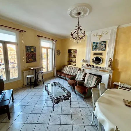 Appartquaisete Et Garage Sète